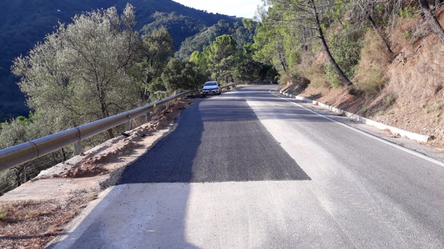 Imagen de los trabajos ejecutados en la vía que une Algatocín con Jubrique (la MA-8305).