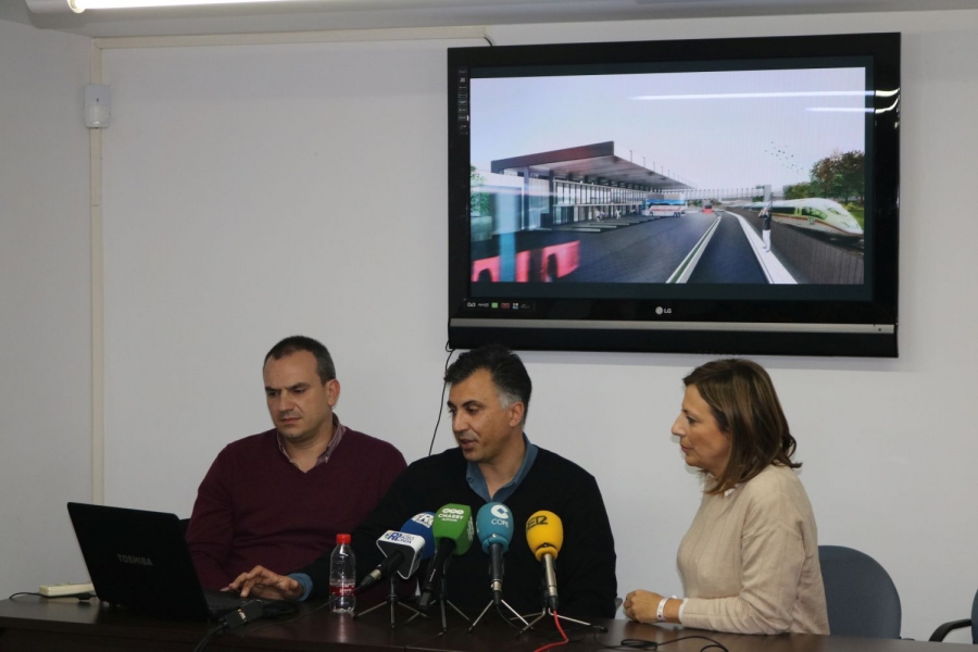 Los arquitectos Javier Terán y Agustín Montes presentaron el proyecto junto con la alcaldesa de Ronda, Mª de la Paz Fernández.