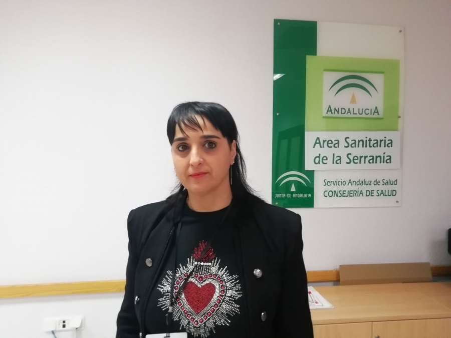La técnico de promoción de la salud, Gema Díaz, explica que los fármacos financiados ayudan a mitigar los síntomas del síndrome de abstinencia.
