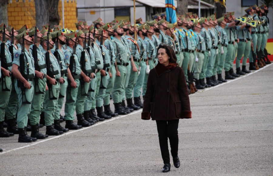 Robles, pasando revista a los legionarios del 4º Tercio y el Grupo de Caballería Reyes Católicos