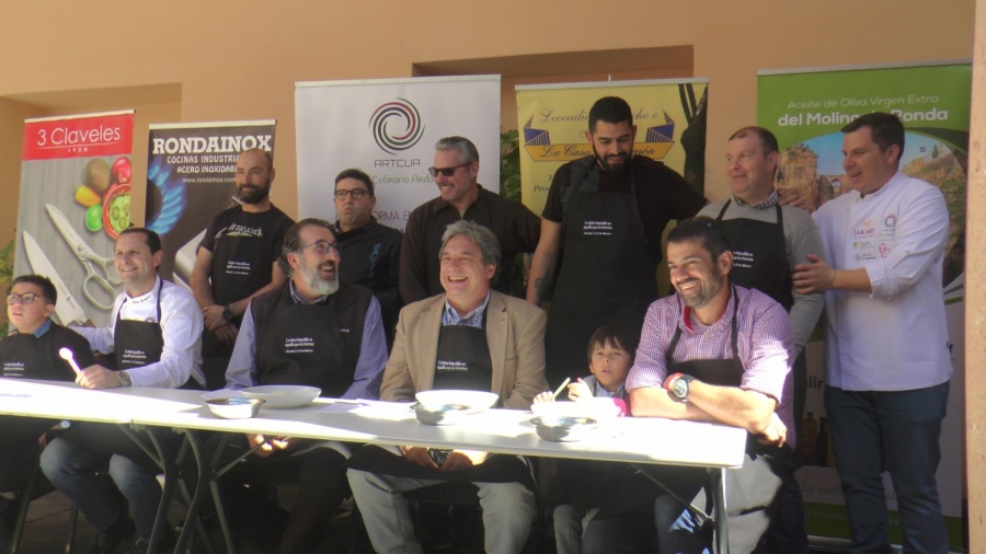 Imagen de los miembros del jurado, empresarios del sector de la restauración y la gastronomía entre otros.