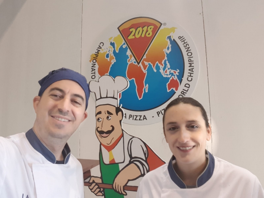 Flavio y Mónica regentan La Vita É Bella y durante el transcurso de la pandemia se han visto obligados a cerrar su negocio.