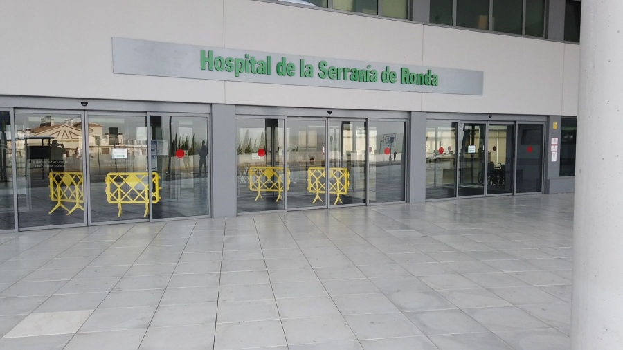 Entrada principal al Hospital Comarcal de la Serranía