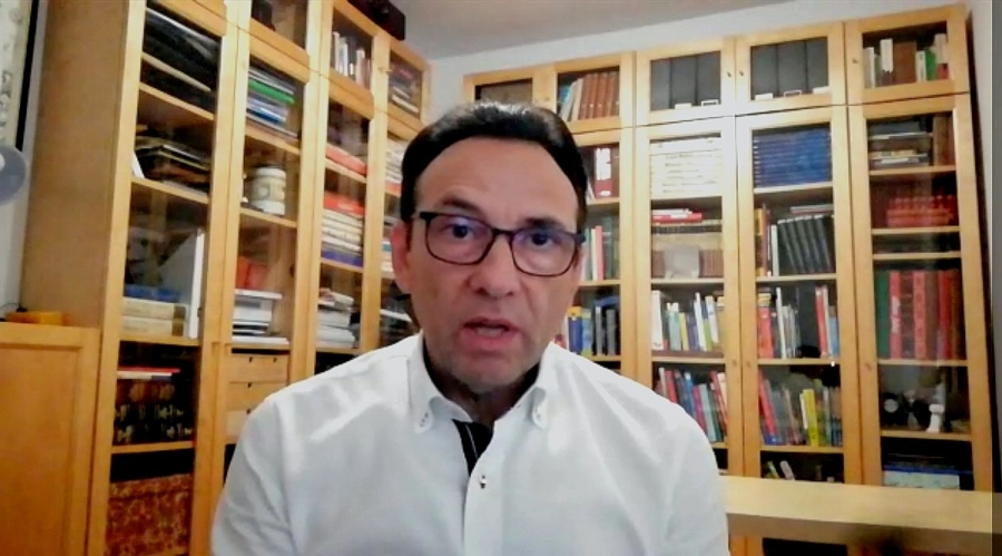 Avilés ha trasladado a la administración la importancia de que los sanitarios cuenten con medias individuales de protección frente al virus.