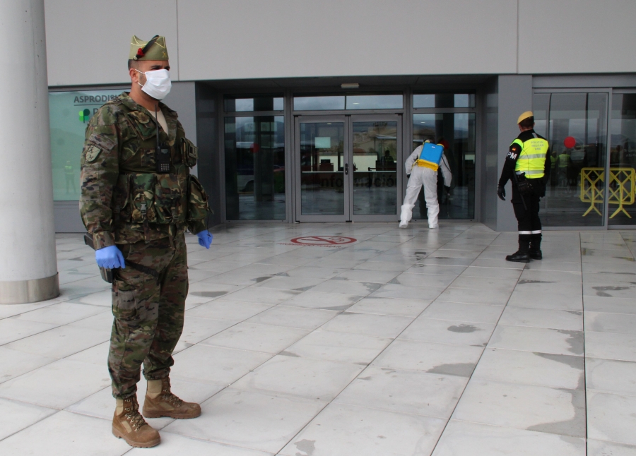 Los trabajos se han desarrollado en las entradas y el entorno del centro hospitalario