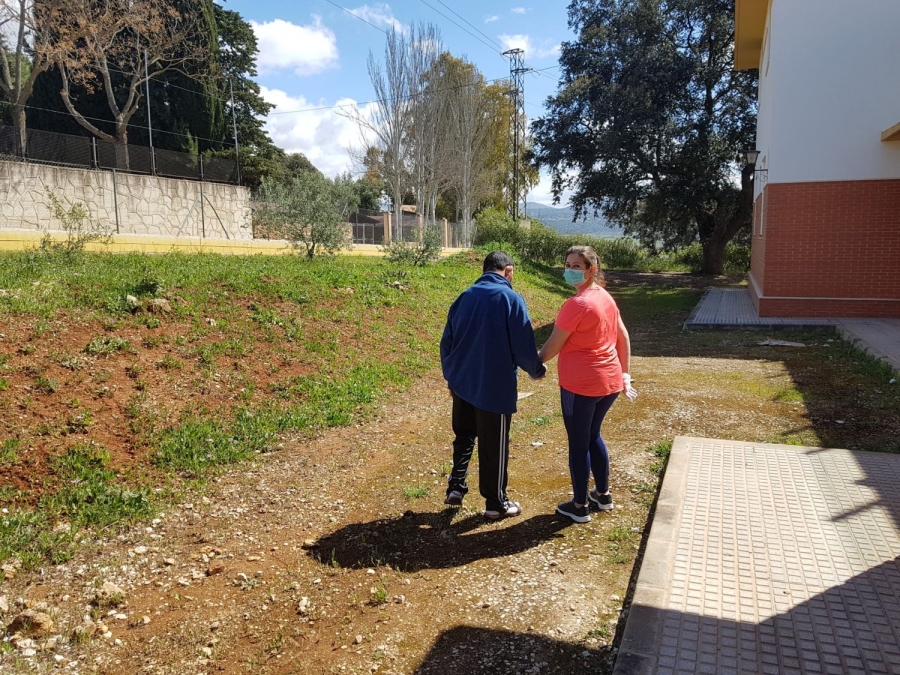 Las personas con necesidades especiales que se encuentren en la vía pública deben acreditar su situación con la documentación correspondiente si son interpeladas por los Cuerpos y Fuerzas de Seguridad.