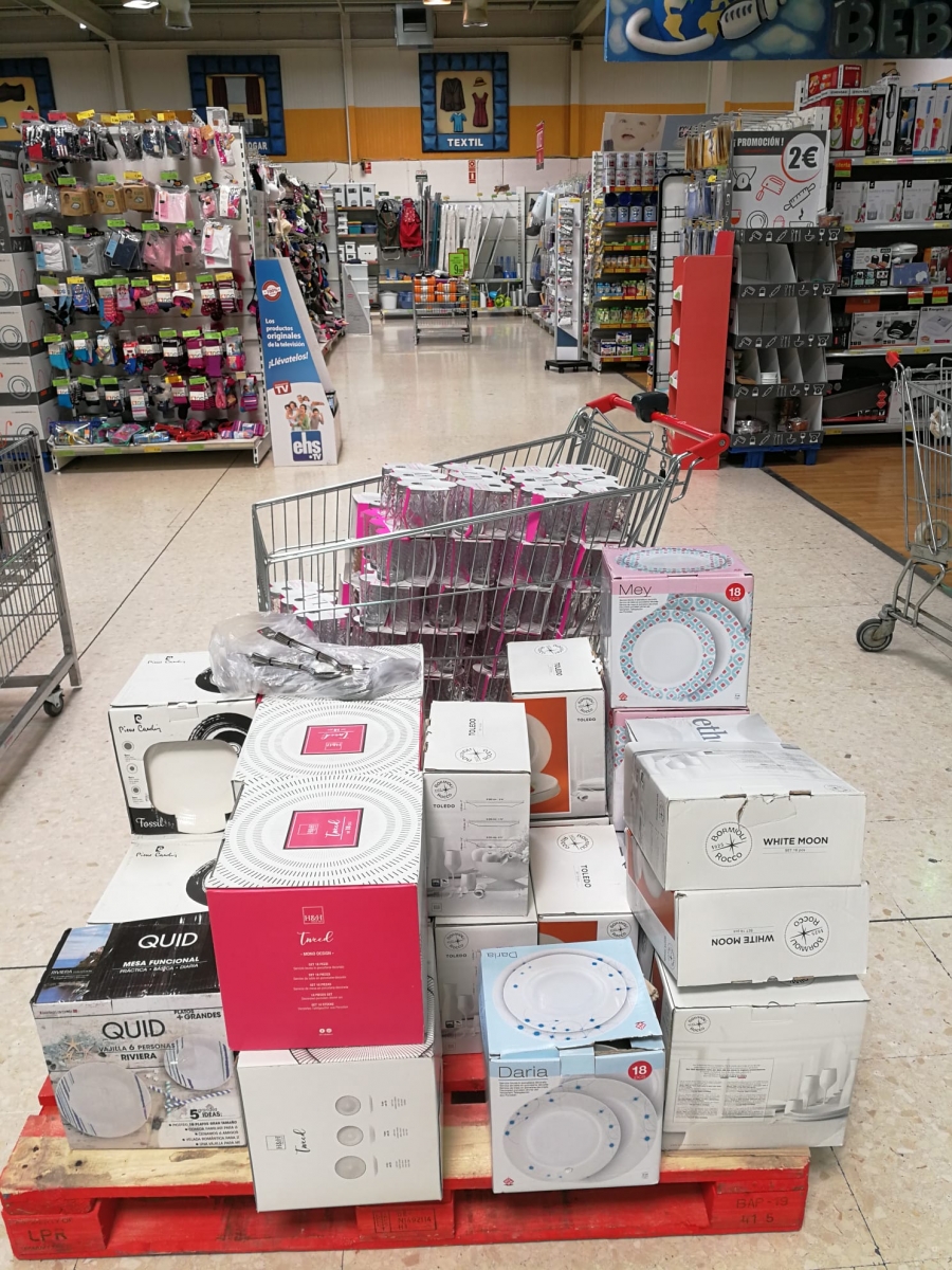 Imagen de las vajillas que el club ha donado a las Hermanitas de los Pobres.