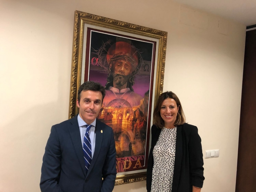 El presidente de la Agrupación de Hermandades y la alcaldesa de Ronda durante la inauguración del Centro de Interpretación de la Cultura Cofrade.