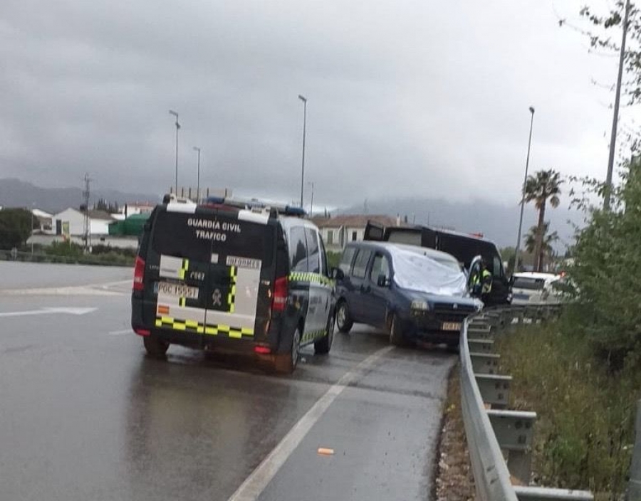 El fallecido circulaba solo en una furgoneta Fiat Doblò y todo apunta a que habría sufrido un infarto