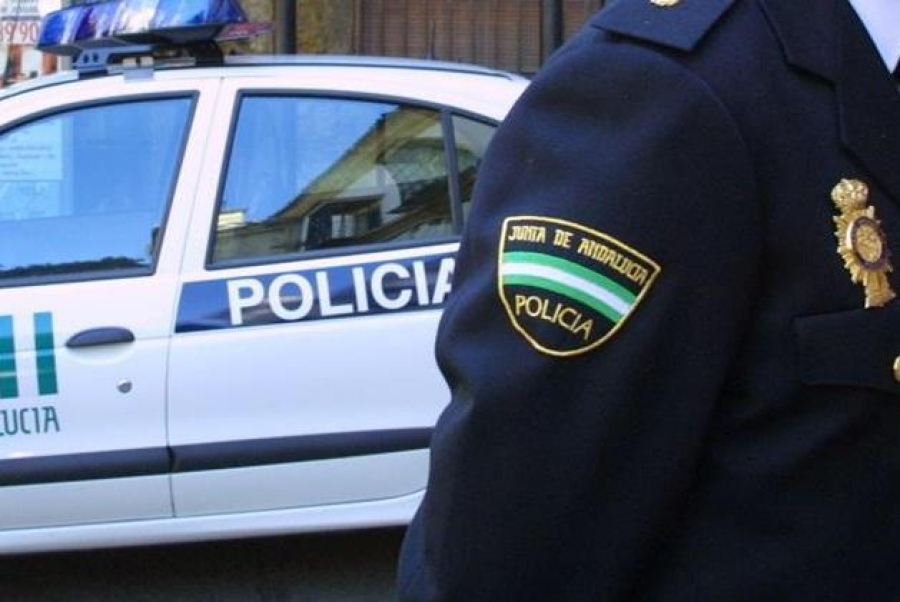 La Unidad de Policía Adscrita en colaboración con la Policía Local de Casares hizo constar los continuos incumplimientos de las medidas de confinamiento actuales por parte de la familia.