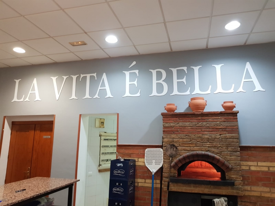 Mañana jueves, Flavio Lo Tartaro cocinará las pizzas que serán distribuidas desde La Vita é Bella con la ayuda del colectivo Oído Serranía