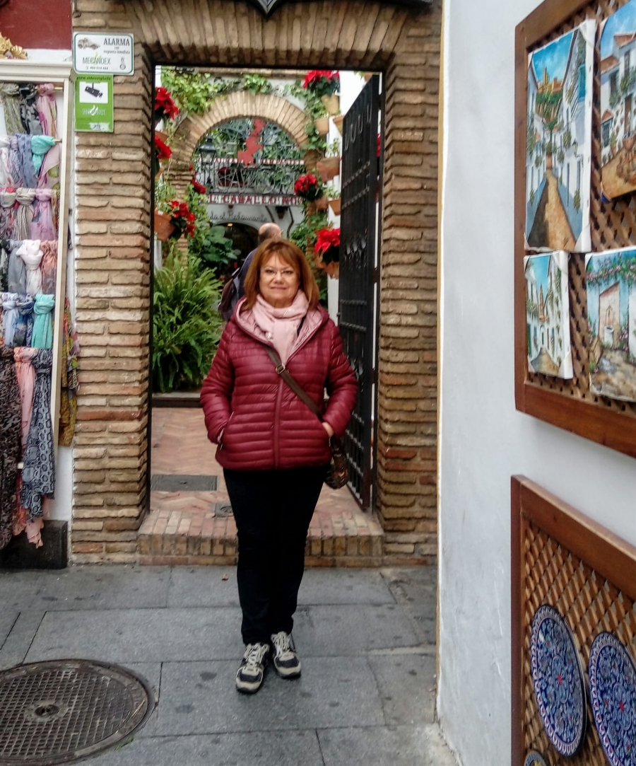 la rondeña Ani Rosillo planeó disfrutar de 20 días en Ecuador mientras visitaba a su familia y las circunstancias han provocado que pase dos meses en el país andino.