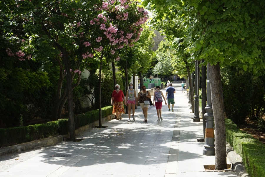 Un alto porcentaje de la población respeta la medida que obliga al uso de mascarilla en espacios públicos pese al mantenimiento de la distancia.
