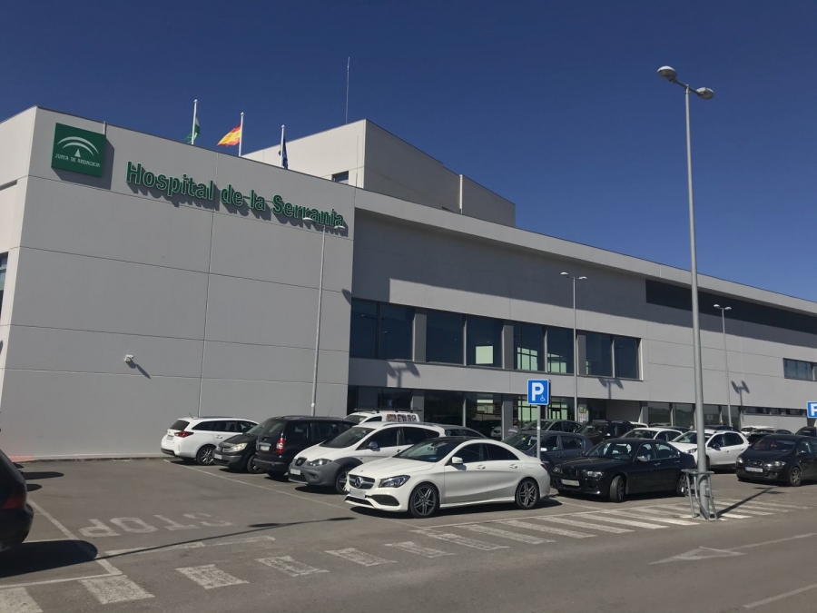 Uno de los pacientes del brote de Gaucín permanece ingresado en planta del Hospital Comarcal.