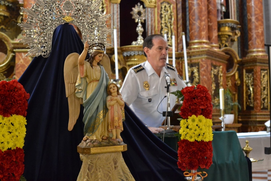 El Jefe Provincial de la Policía Nacional, Manuel Javier Peña Echeverría, intervino durante el acto para agradecer el gesto de la hermandad.