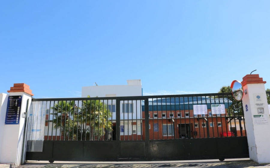 La directora del Centro de Día con Terapia Ocupacional, Remedios Barea, ha explicado que “la profesional se encuentra bien, puesto que es asintomática” y ha añadido que “justo en el momento que se ha detectado el caso, se ha procedido al cierre”.