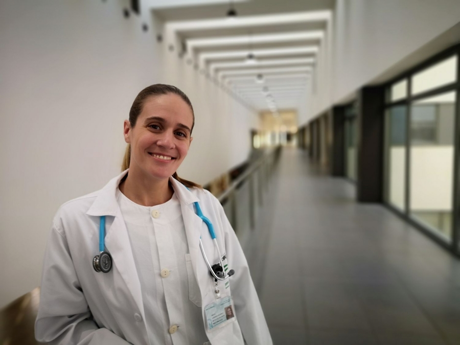 Lorenzo desarrolla su labor profesional en la Unidad de Gestión Clínica de Urgencias del Hospital de la Serranía de Ronda.