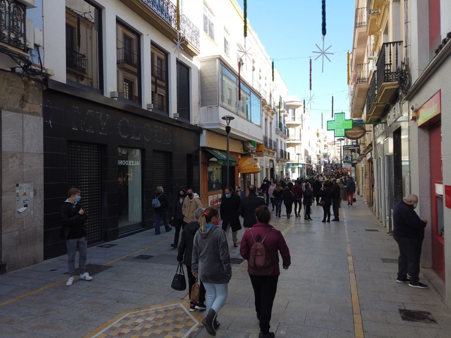 Pese a una mayor conciencia social, los establecimientos dedicados al textil y calzado deben competir con el comercio electrónico.