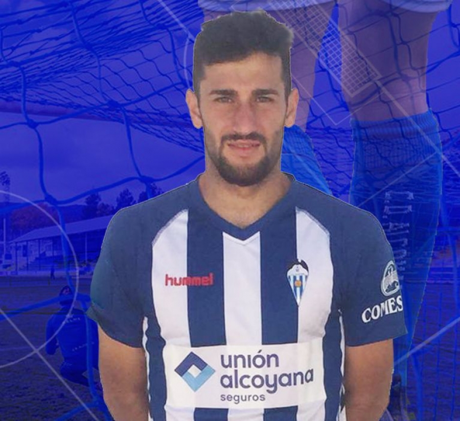 Camacho debutó en categoría nacional con el CD Ronda con apenas 16 años y posteriormente se incorporó al UCAM Murcia