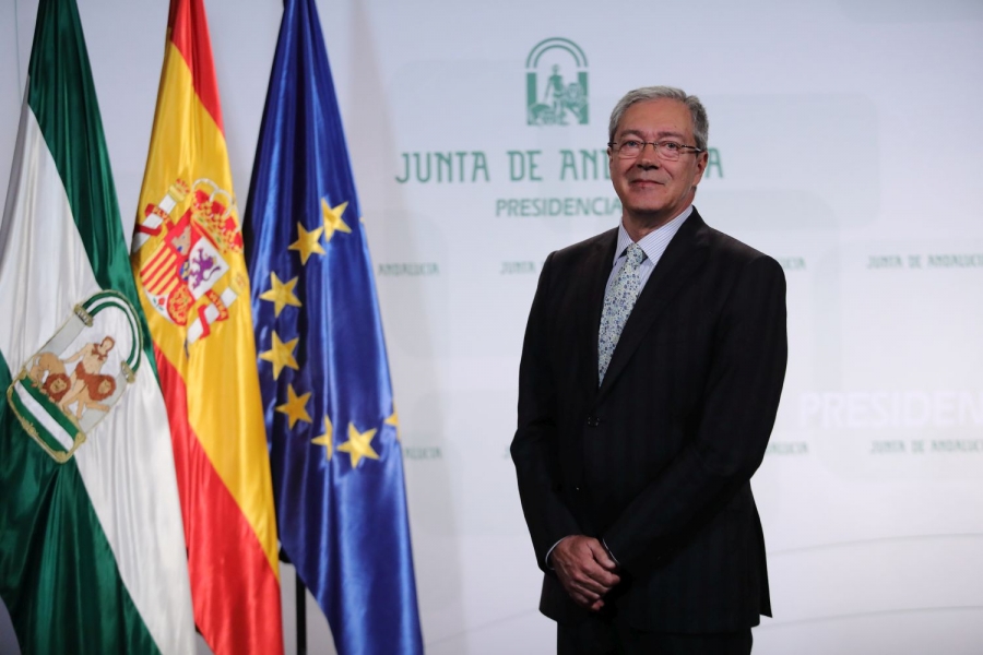 Velasco confía en que estas ayudas supongan una tabla de salvación para numerosos empresarios andaluces.