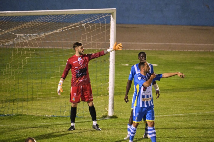 El guardameta rondeño, durante un encuentro con el equipo burgalés
