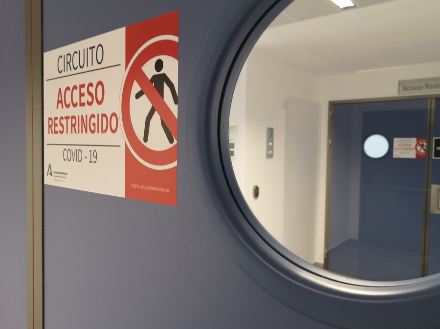 Se han habilitado dos puestos adicionales en la UCI que se añaden a la reciente ampliación de este espacio, alcanzando la totalidad de diez camas.