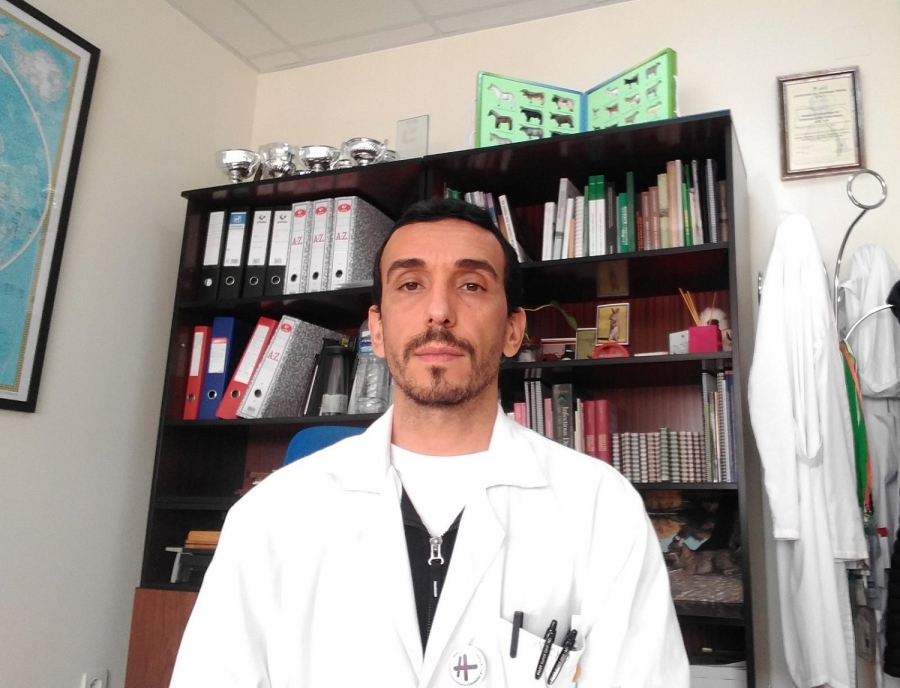 Ignacio García Bocanegra es Catedrático en el Departamento de Sanidad Animal en la Facultad de Veterinaria de la Universidad de Córdoba.