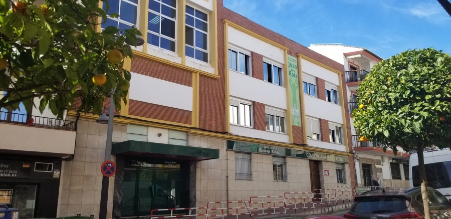 Desde hace 34 años el centro ofrece una semana cultural dedicada a Andalucía y a diversos temas de interés para el alumnado.