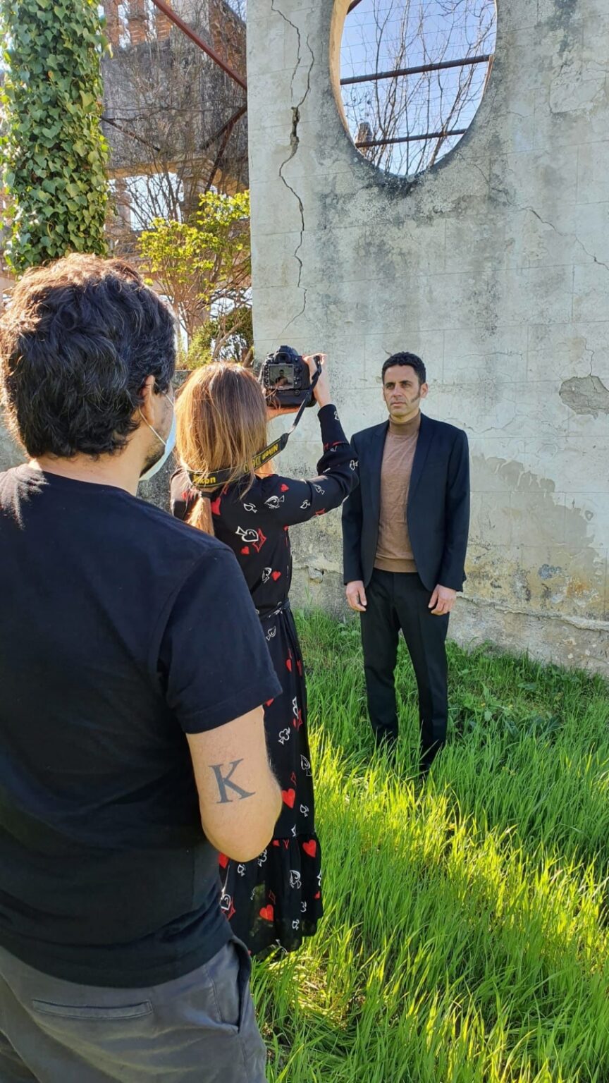 Becerra ha seleccionado localizaciones en un entorno natural.