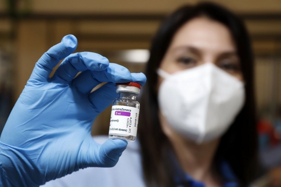 Durante la semana el personal sanitario administrará en la Serranía una media de 3.000 dosis de la vacuna contra el COVID-19.