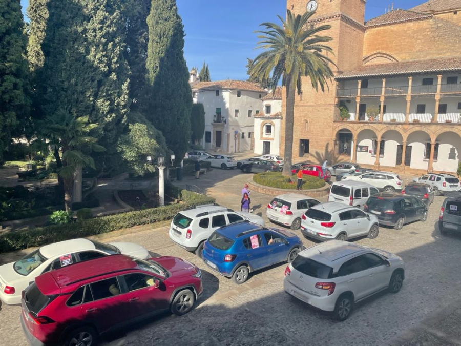 A mediados de febrero cientos de empresarios y autónomos rondeños protagonizaron una caravana reivindicando mayores ayudas por parte de la administración.