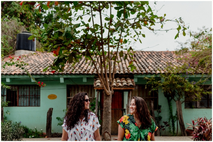 En la imagen María y Estefanía en la ciudad mexicana de San Pancho.