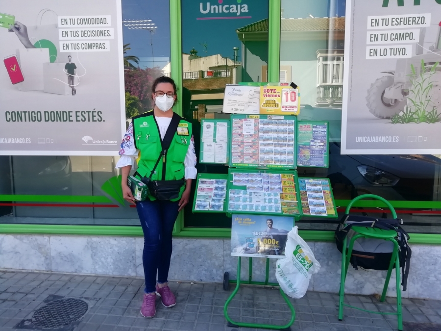 El sueldazo del pasado 29 de mayo es el de mayor cuantía que Isabel María ha tenido la ocasión de repartir desde que trabaja en la ONCE.