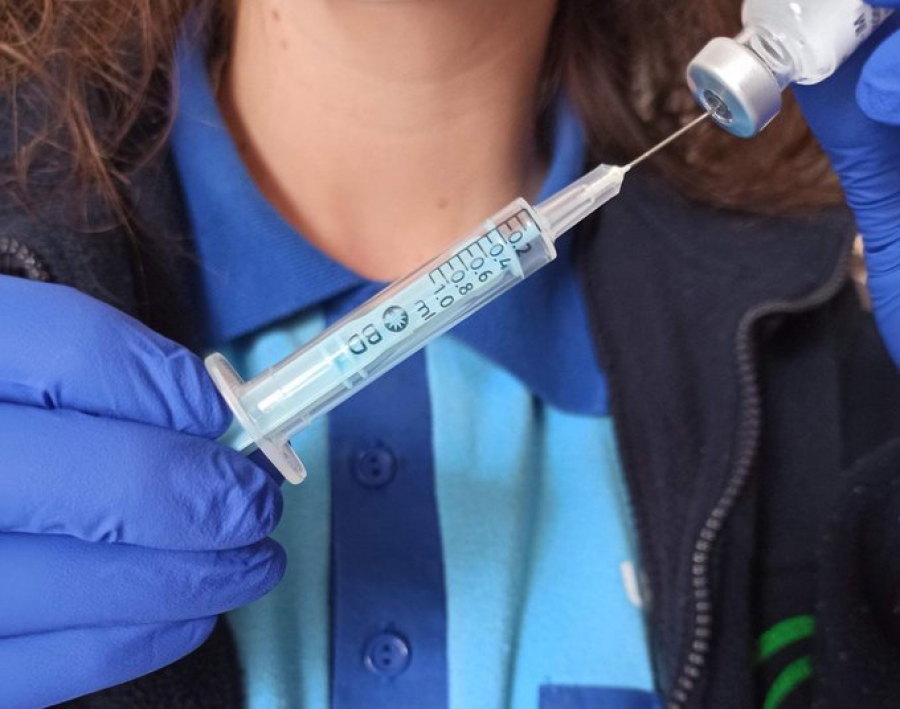 Estos días los vecinos que cumplan 47 años este 2021 y aquellos menores de 59 pueden solicitar cita a través de distintas vías para acceder a la vacunación contra el coronavirus.