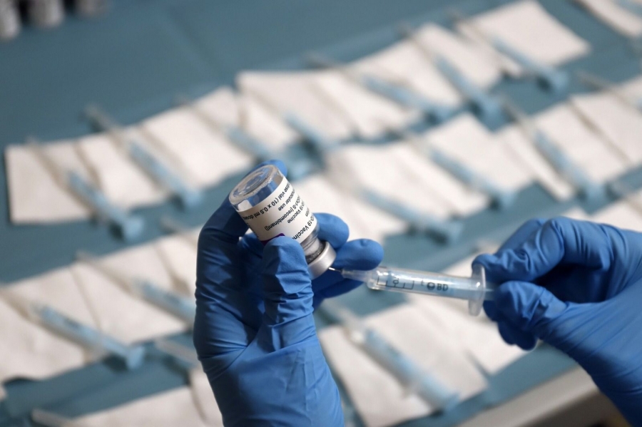 El Área Sanitaria de la Serranía comenzará a vacunar desde este jueves a los mayores de 16 años