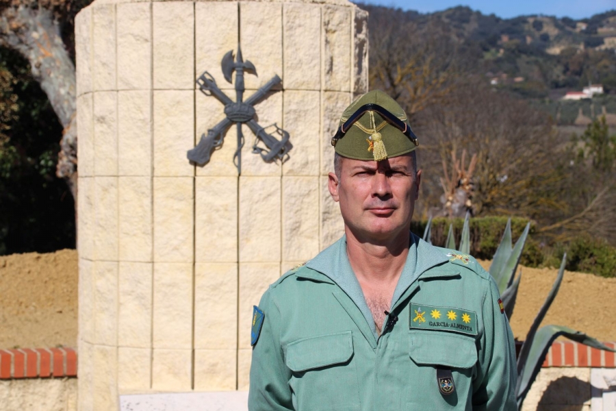 El todavía coronel, en el Patio de Armas General Pallás durante una entrevista concedida a CharryTV