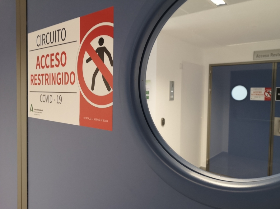 El Hospital Comarcal notifica al menos una decena de ingresos relacionados con el COVID-19.