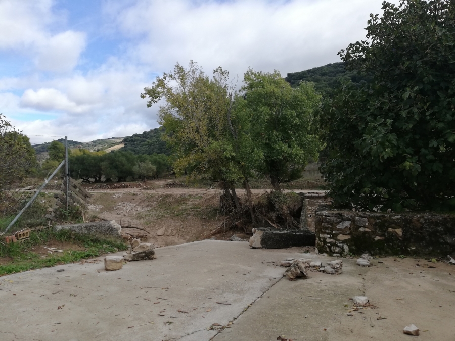 Estado del puente en la zona de la estación de tren de Benaoján días después de la crecida del río Guadiaro.