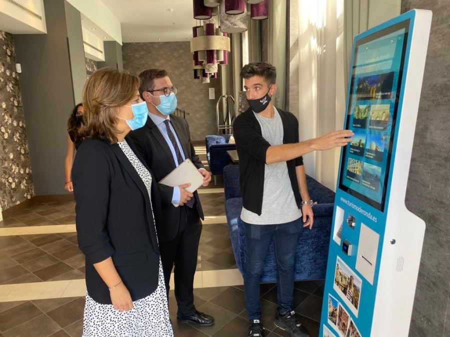 Se podrán encontrar en los hoteles Catalonia Ronda y Catalonia Reina Victoria, Hotel Maestranza, Hotel Don Miguel, en el Convento de Santo Domingo, en el Palacio de Mondragón y en la oficina de Turismo
