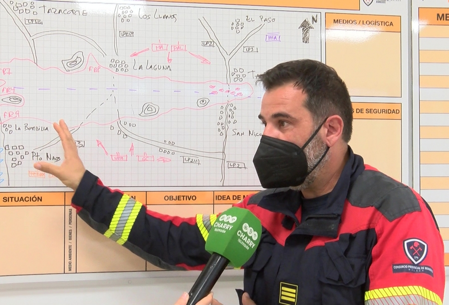 Bautista nos ha ofrecido una explicación del trabajo realizado en el parque de bomberos de Ronda