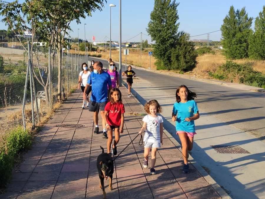 No solo para fiestas y comidas, los vecinos también quedan con cierta frecuencia para hacer deporte.