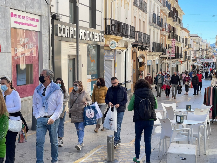 Los contagios siguen a la baja, pero la letalidad persiste en esta sexta ola.