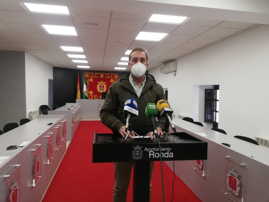 Juan Carlos González ha comparecido esta mañana en el salón de plenos del Ayuntamiento de Ronda para comunicar su decisión ante los medios de comunicación