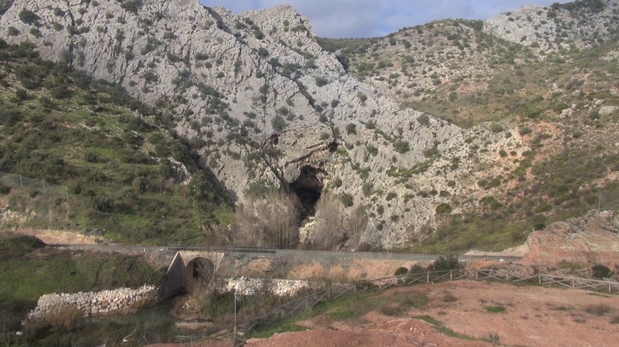 Desde el Ayuntamiento de Benaoján prevén que la nueva estructura que da al monumento natural pueda estar instalada antes del verano