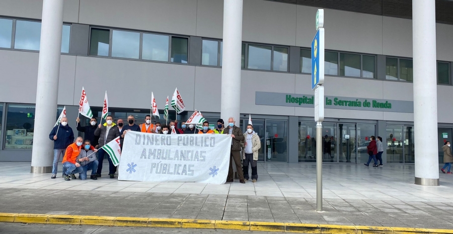 Los trabajadores realizaron varias concentraciones frente al Hospital Comarcal antes de iniciar una huelga indefinida a finales de enero