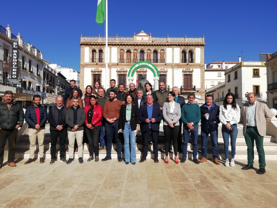 Los alcaldes exigen a Unicaja que dé marcha atrás a la clausura de varias oficinas en la Serranía.