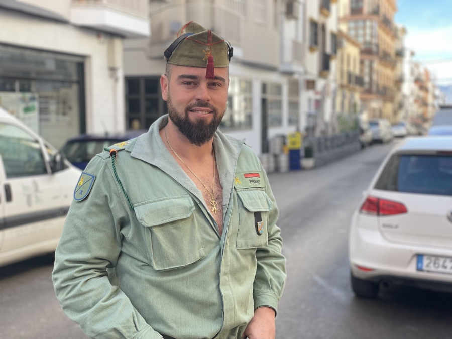 El legionario de la X Bandera Millán-Astray, en el lugar donde acontecieron los hechos