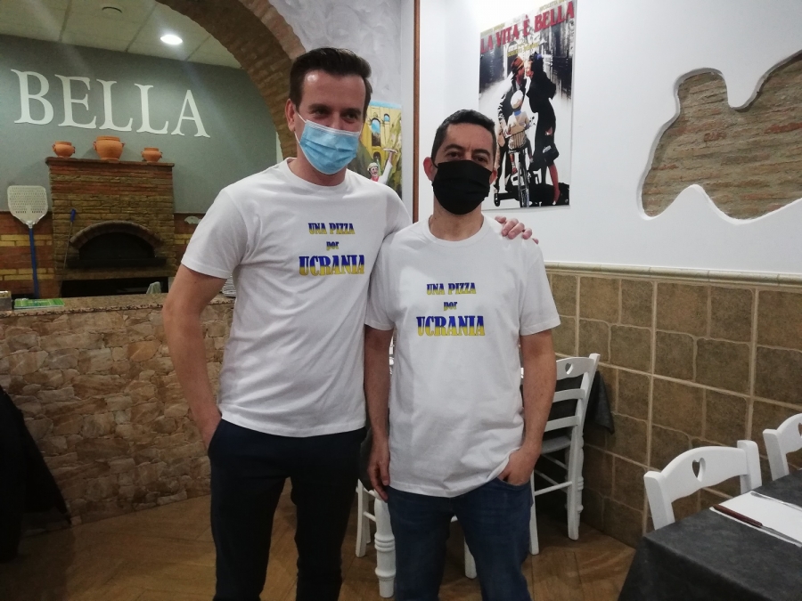 Pavlo Tsuprak  y Flavio Lo Tartaro en la pizzería, ubicada en calle Nueva, 5