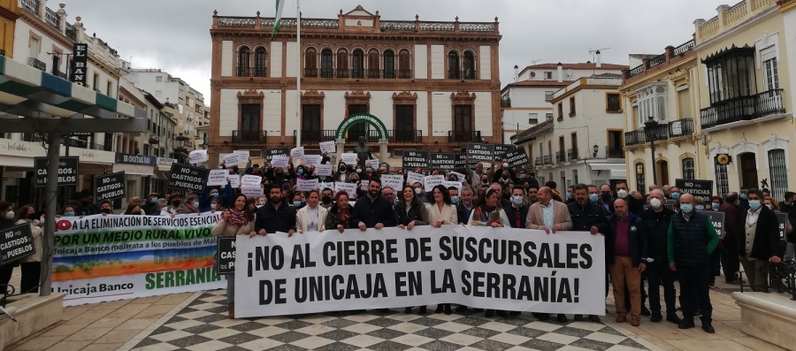 Alcaldes y vecinos de la comarca se concentraron a las 11.00 horas en este emblemático espacio rondeño.