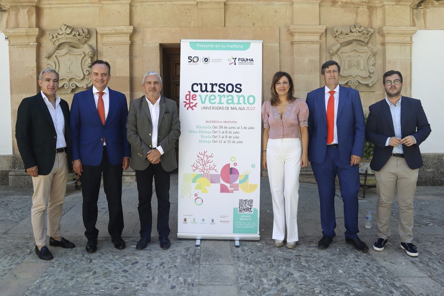 Responsables de la FGUMA y representantes del Ayuntamiento de Ronda tras el acto de presentación